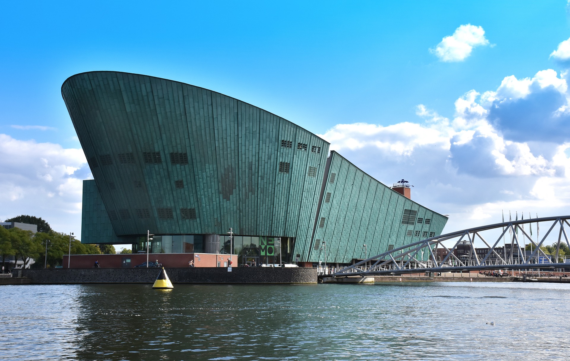 amsterdam-g5c4536c1b_1920